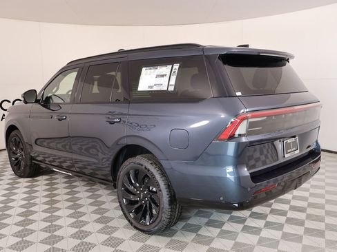 New 2025 Lincoln Navigator Reserve w/ Jet Appearance Package AWD/4WD image 24
