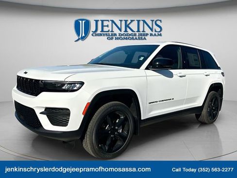 New 2025 Jeep Grand Cherokee Altitude image 1