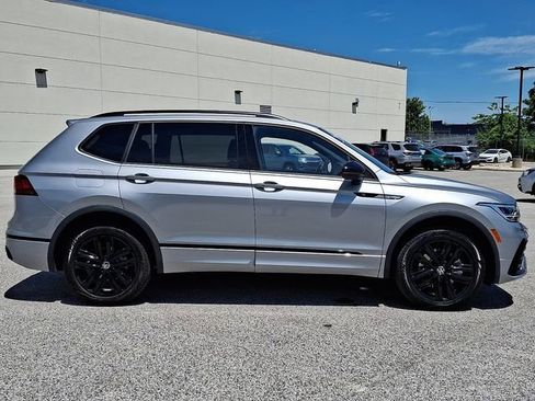 Used 2022 Volkswagen Tiguan SE R-Line AWD/4WD image 10