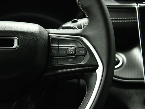 Used 2023 Jeep Grand Cherokee Altitude image 22