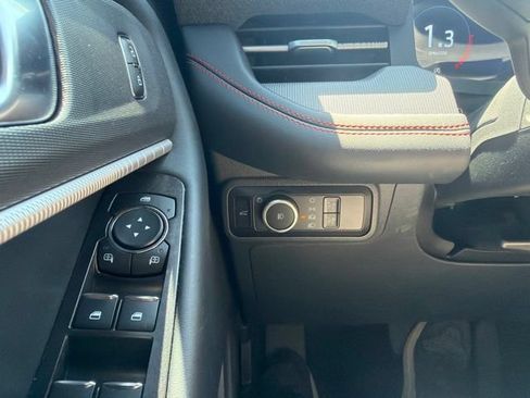Used 2025 Ford Explorer ST-Line AWD/4WD image 13