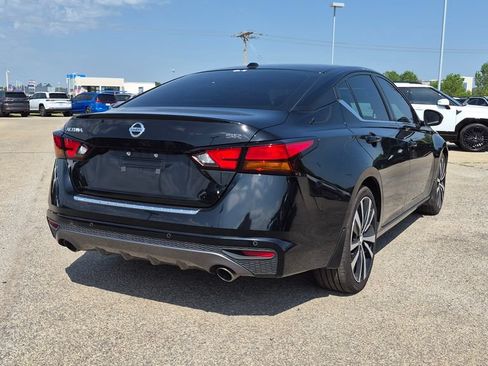 Used 2022 Nissan Altima 2.5 SR FWD image 2
