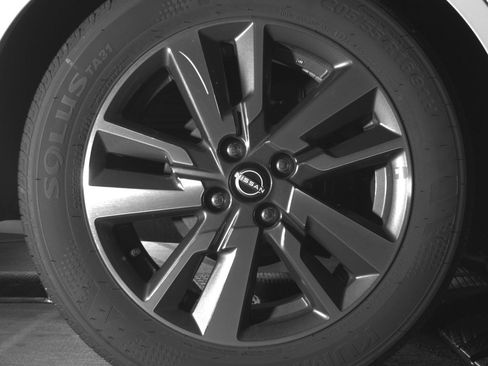 Used 2025 Nissan Versa SV image 15