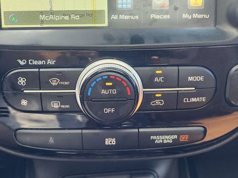 Used 2015 Kia Soul ! w/ Sun & Sound Package FWD image 24