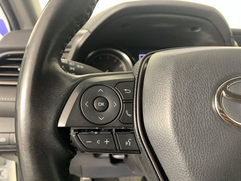 Used 2022 Toyota Camry SE image 19