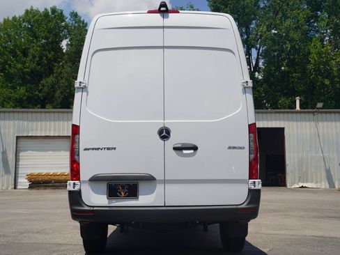 Used 2025 Mercedes-Benz Sprinter 2500 image 7