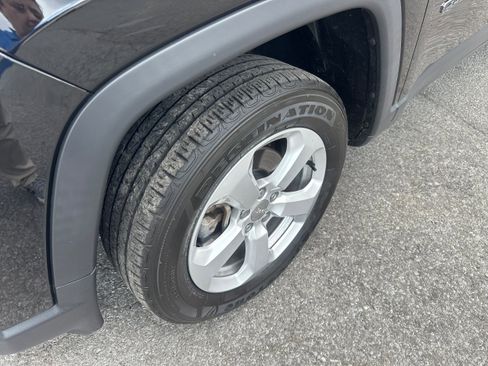 Used 2021 Jeep Compass Latitude w/ Sun and Sound Group image 3