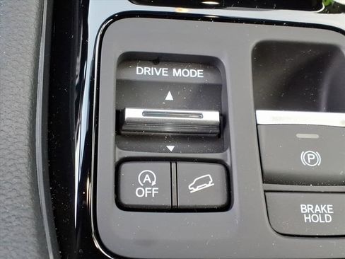 Used 2025 Honda Pilot TrailSport image 29