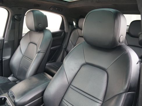 Used 2020 Porsche Cayenne image 37