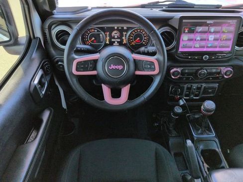Used 2018 Jeep Wrangler Unlimited Sahara AWD/4WD image 16