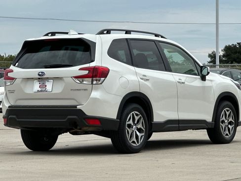 Certified 2023 Subaru Forester Premium AWD/4WD image 3