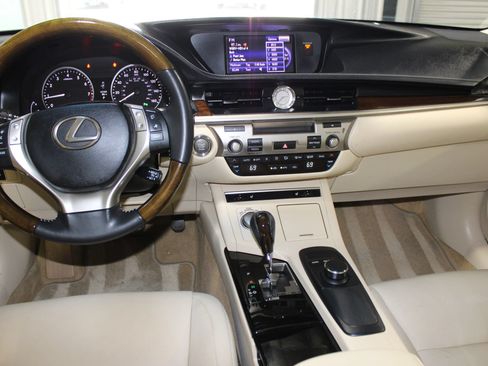 Used 2013 Lexus ES 350 w/ Premium Pkg FWD image 14
