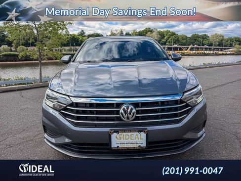 Used 2019 Volkswagen Jetta SE w/ Cold Weather Package FWD image 2