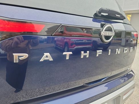 Used 2024 Nissan Pathfinder SL w/ SL Premium Package image 34