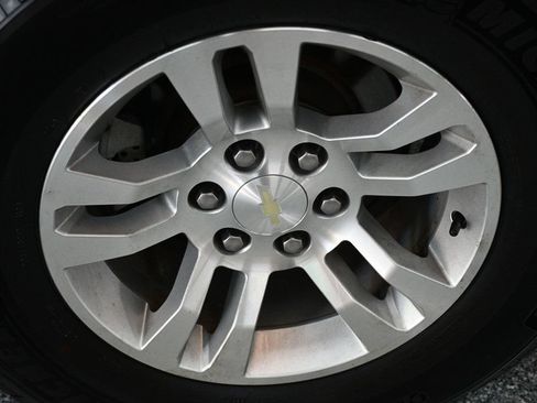 Used 2017 Chevrolet Suburban LS RWD image 19