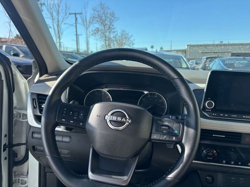 Used 2025 Nissan Rogue SV image 36