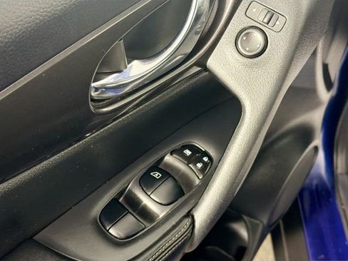 Used 2020 Nissan Rogue SV AWD/4WD image 17
