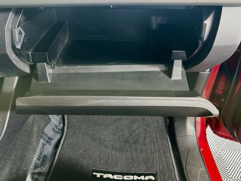 Used 2022 Toyota Tacoma SR5 RWD image 31