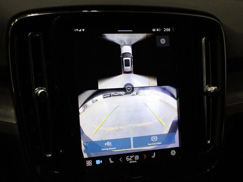 Used 2025 Volvo XC40 B5 Plus image 10