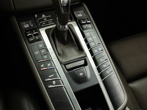 Used 2018 Porsche Macan S AWD/4WD image 40