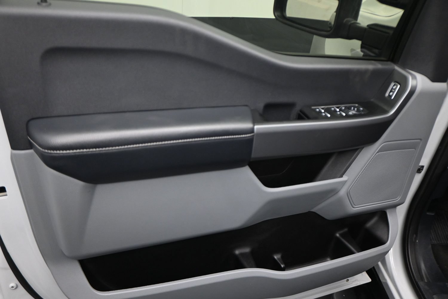 Certified 2025 Ford F250 XL w/ STX Appearance Package AWD/4WD image 2