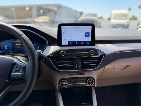 Used 2021 Ford Escape SEL w/ Technology Package FWD image 9