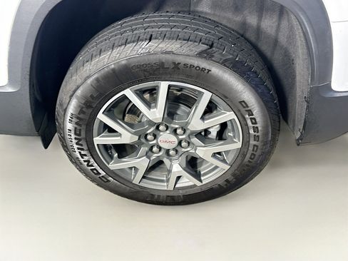 Used 2023 GMC Acadia SLE w/ Driver Convenience Package image 11