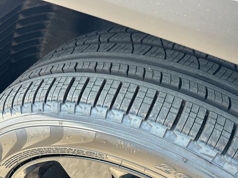 New 2025 Jeep Grand Cherokee L Limited w/ Luxury Tech Group II image 10