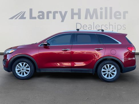 Used 2017 Kia Sorento LX FWD image 2