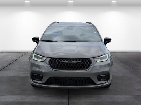 Used 2025 Chrysler Pacifica Limited FWD image 6