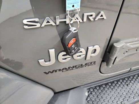 Used 2020 Jeep Wrangler Unlimited Sahara w/ Uconnect 4C Nav & Sound Group AWD/4WD image 38