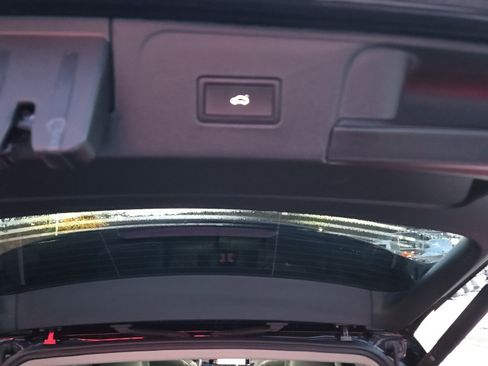 Used 2024 Volkswagen Atlas SE image 32