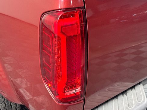 Used 2013 Nissan Frontier SV image 33