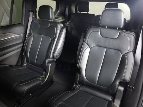 Used 2023 Jeep Grand Cherokee L Overland image 33