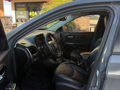 Used 2022 Jeep Cherokee Limited w/ Elite Package AWD/4WD image 7