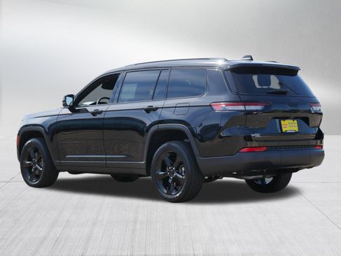 Used 2024 Jeep Grand Cherokee L Altitude AWD/4WD image 5
