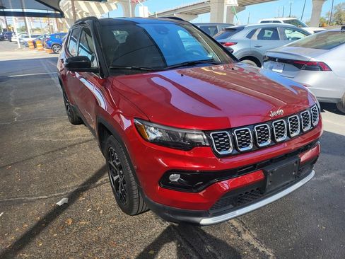 Used 2025 Jeep Compass Limited AWD/4WD image 2