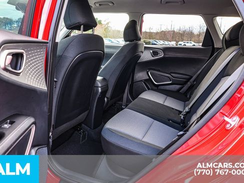 Used 2025 Kia Soul LX w/ LX Technology Package FWD image 21