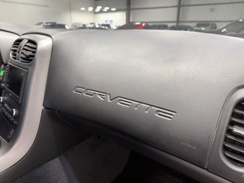 Used 2006 Chevrolet Corvette Coupe w/ Preferred Equipment Group RWD image 21