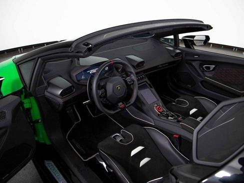 Used 2024 Lamborghini Huracan EVO image 16