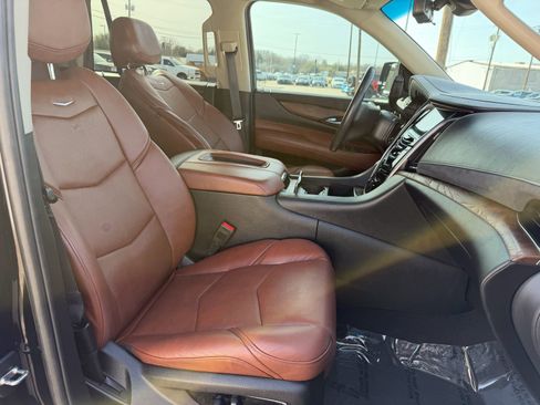 Used 2018 Cadillac Escalade Premium Luxury image 24