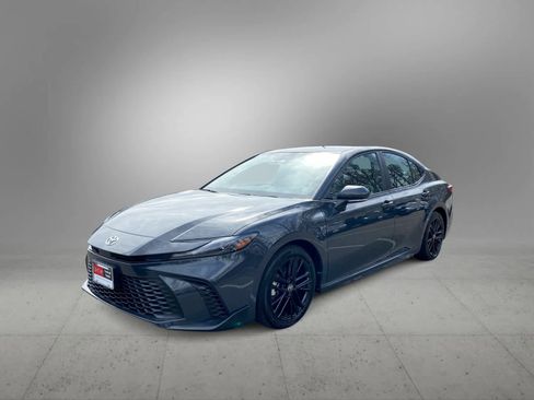 Used 2025 Toyota Camry SE image 6