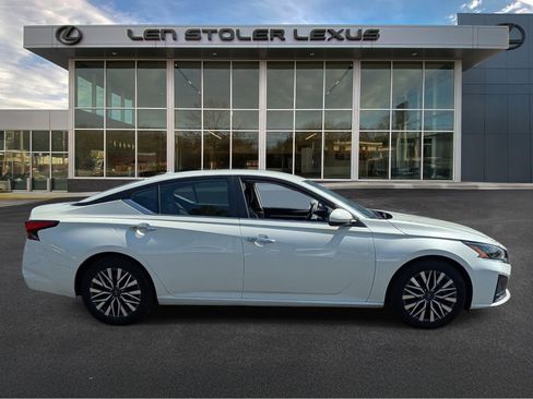 Used 2023 Nissan Altima 2.5 SV image 2