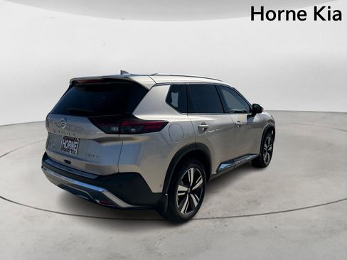 Used 2021 Nissan Rogue Platinum image 4