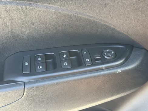 Used 2025 Hyundai Venue SEL FWD image 28