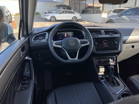 Certified 2022 Volkswagen Tiguan SE image 7