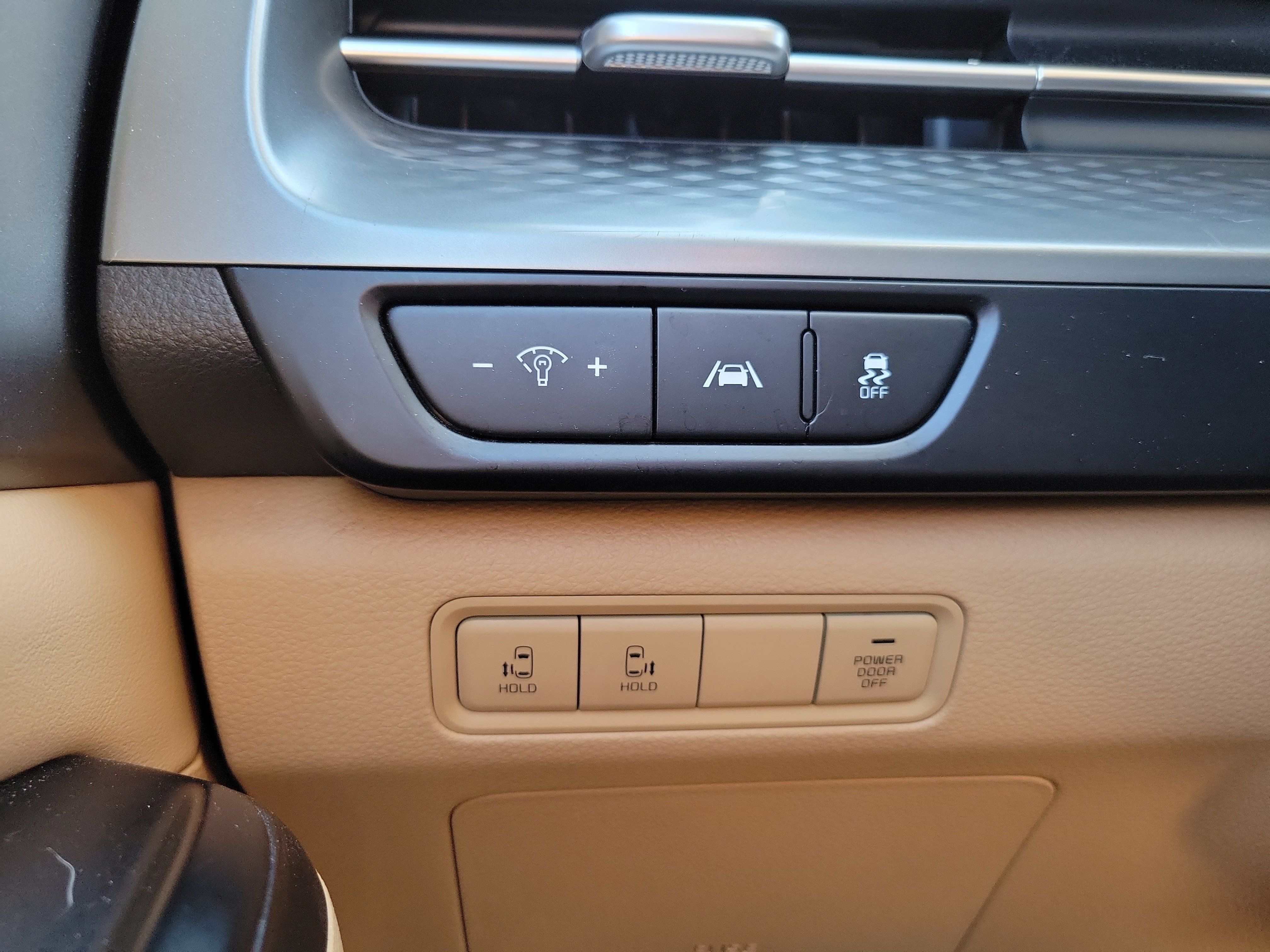 Used 2022 Kia Carnival LX FWD image 24