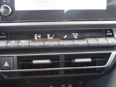 Used 2025 Toyota Camry SE image 38