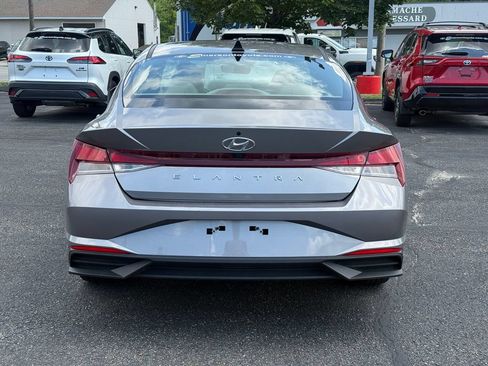 Used 2023 Hyundai Elantra SEL w/ Cargo Package FWD image 4