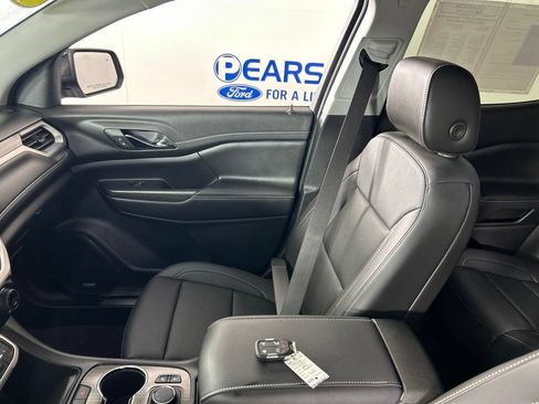 Used 2023 GMC Acadia SLT w/ Technology Package FWD image 23